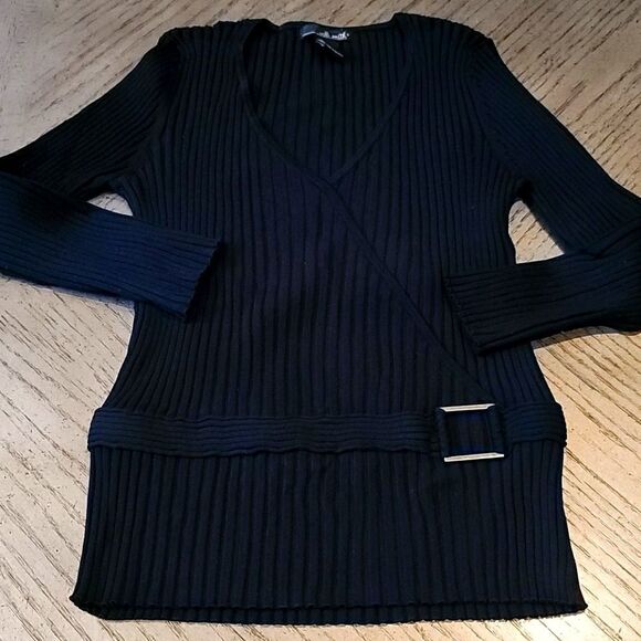 Black v neck belted long sleeve top size large - Picture 1 of 3